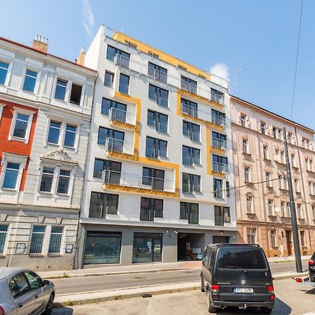 Brand New Studio Apartment #21 With Free Secure Parking In The Center Прага Екстериор снимка