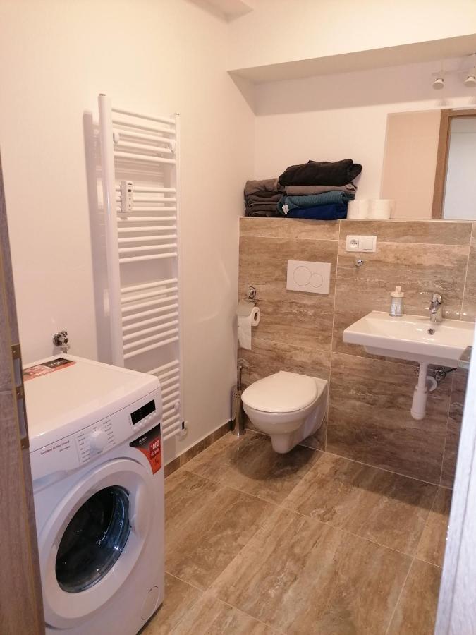 Brand New Studio Apartment #21 With Free Secure Parking In The Center Прага Екстериор снимка