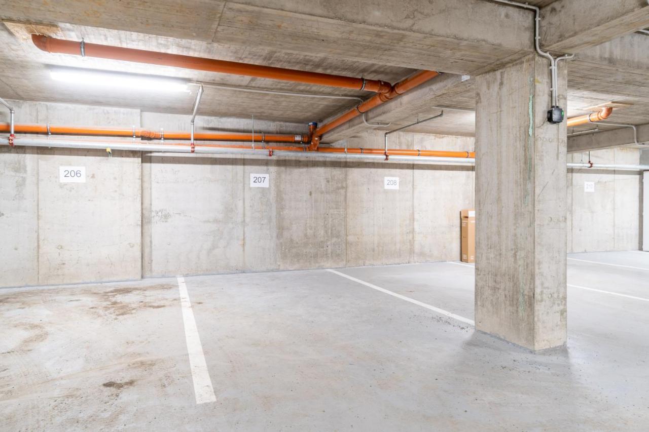 Brand New Studio Apartment #21 With Free Secure Parking In The Center Прага Екстериор снимка