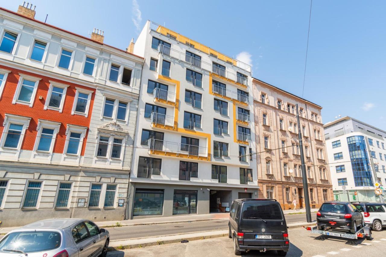 Brand New Studio Apartment #21 With Free Secure Parking In The Center Прага Екстериор снимка