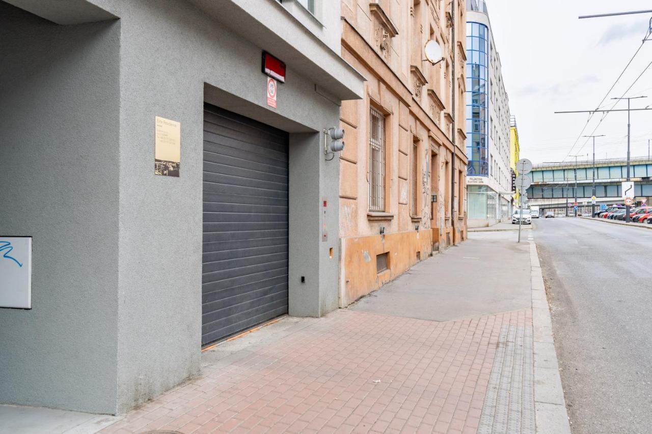 Brand New Studio Apartment #21 With Free Secure Parking In The Center Прага Екстериор снимка